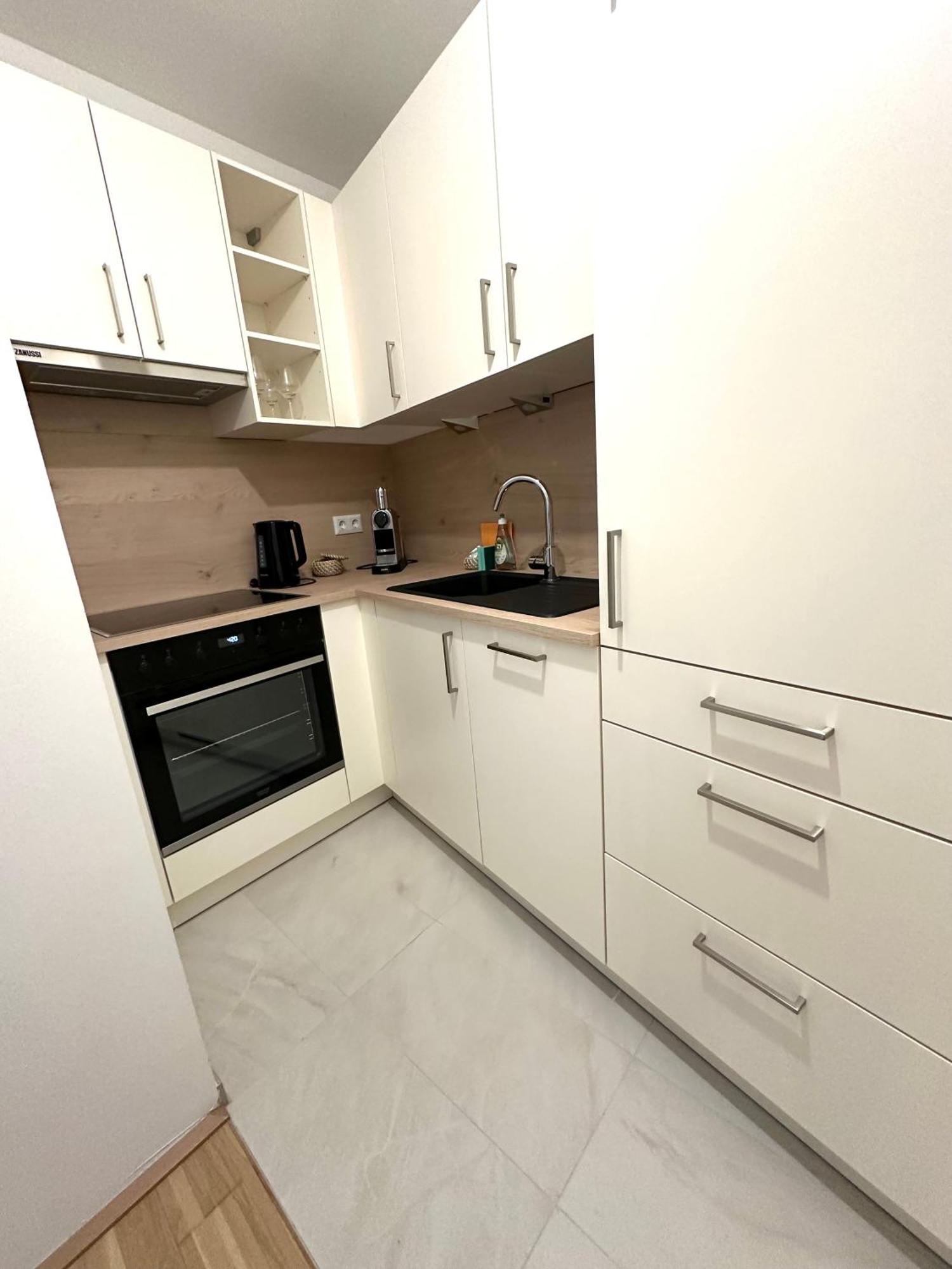 Coho City Apartments Mit Hauseigener Tiefgarage Вена Экстерьер фото